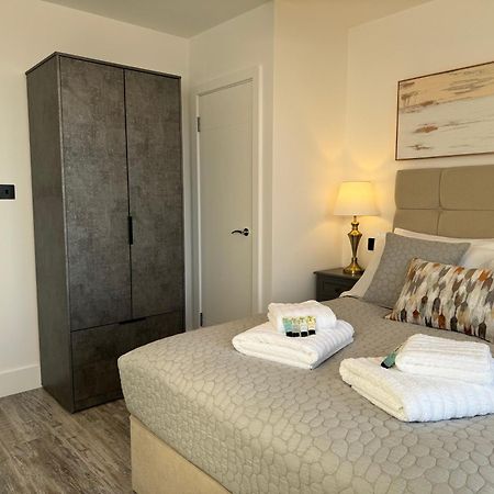 Elegant One Bedroom Apartment Swindon Exterior foto