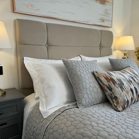 Elegant One Bedroom Apartment Swindon Exterior foto