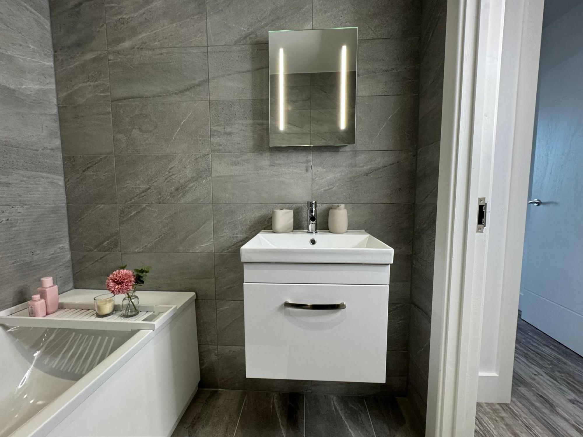 Elegant One Bedroom Apartment Swindon Exterior foto
