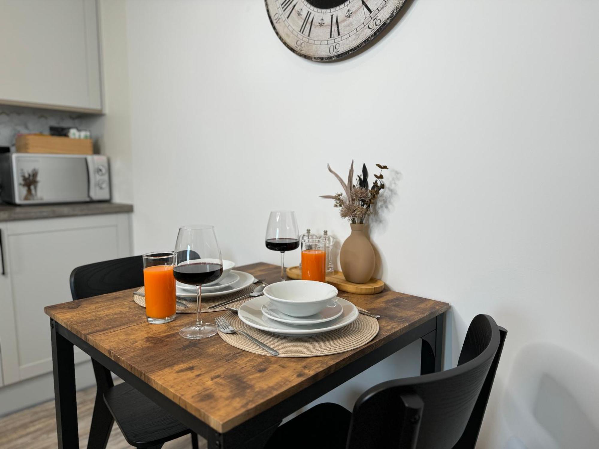 Elegant One Bedroom Apartment Swindon Exterior foto