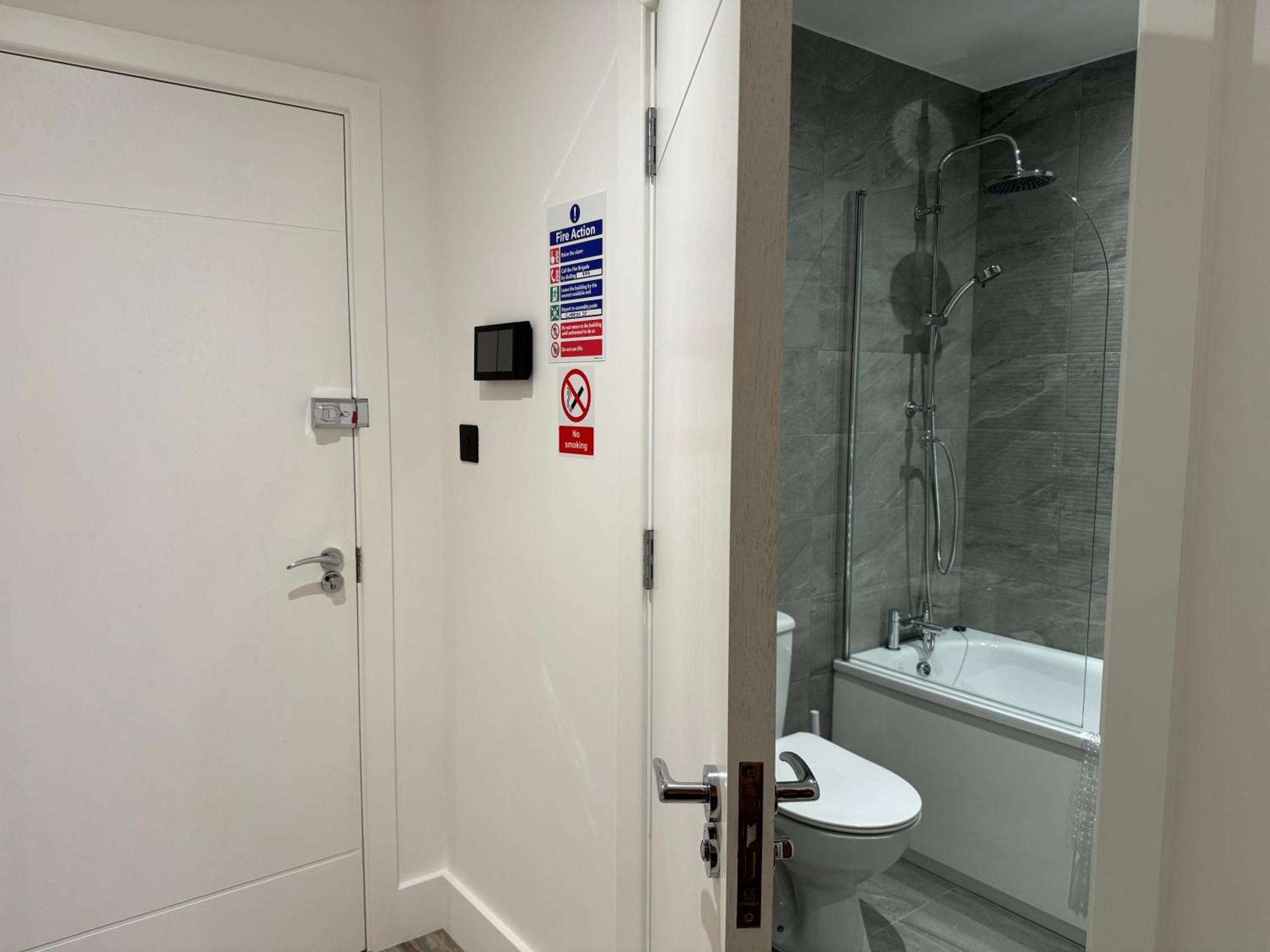 Elegant One Bedroom Apartment Swindon Exterior foto