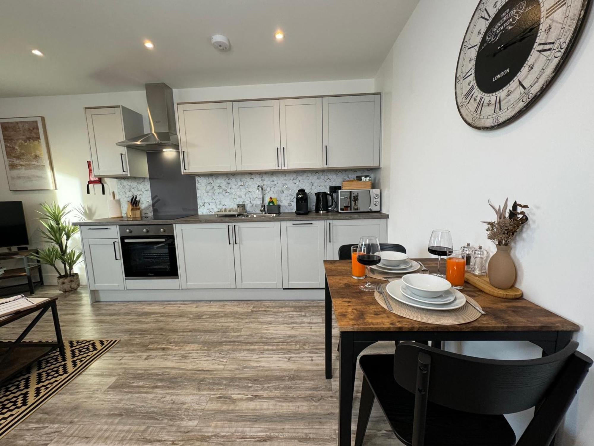 Elegant One Bedroom Apartment Swindon Exterior foto